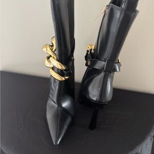 Azalea Wang Elegant Black and Gold Women's Boots